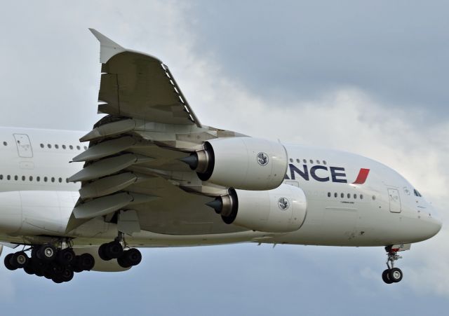 Airbus A380-800 —