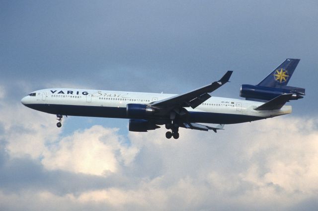 Boeing MD-11 (PP-VPJ) - Final Approach to Narita Intl Airport Rwy34L on 1999/12/10