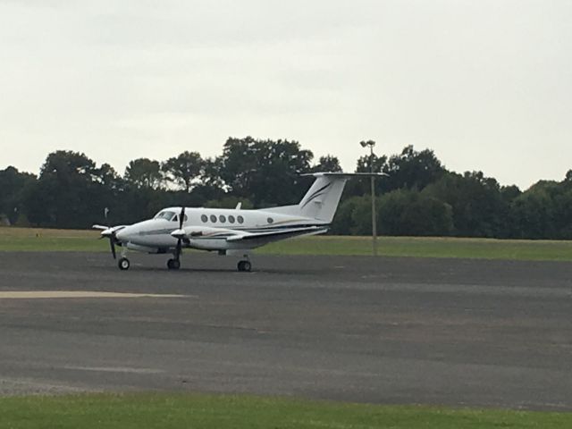 Beechcraft Super King Air 200 (N404J)