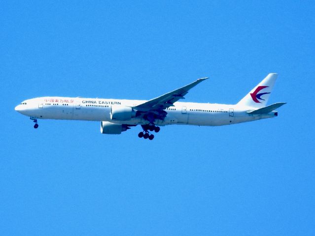 BOEING 777-300ER (B-7882) - CES587 PVG-JFK