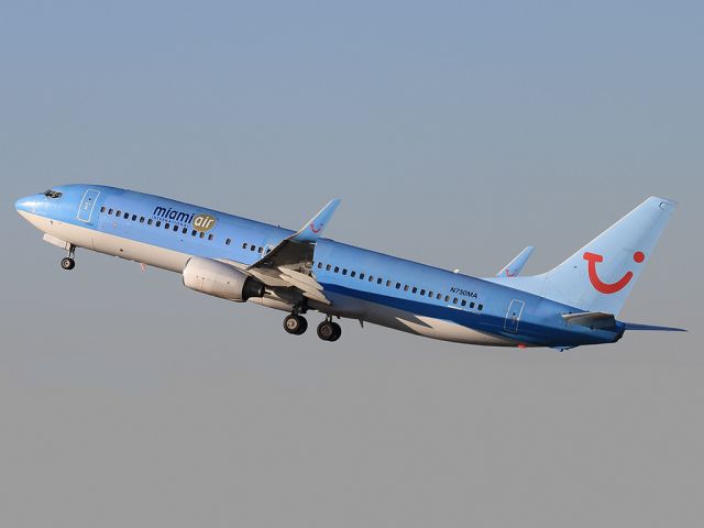 Boeing 737-700 (N750MA)