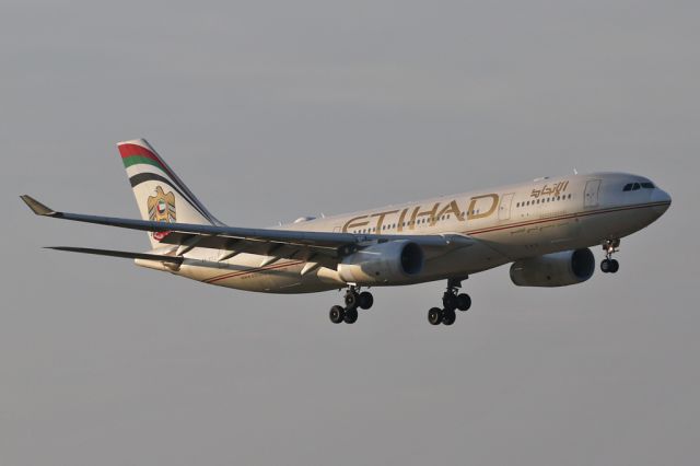 Airbus A330-200 (A6-EYJ) - ETD21 arriving from Abu Dhabi in the late afternoon