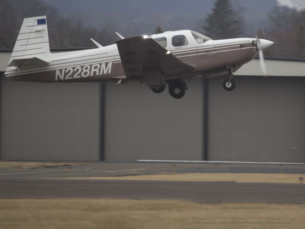 Mooney M-20 Turbo (N228RM) - Take off runway 08. 23 Feb 2018.