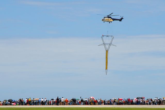 TUSAS Cougar (N5800Z) - 7,000 pounds external load Transmission Line Structure installation by a Super Puma AS332C during an air show exhibition in Puerto Rico