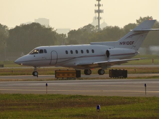 Hawker 800 (N910CF)