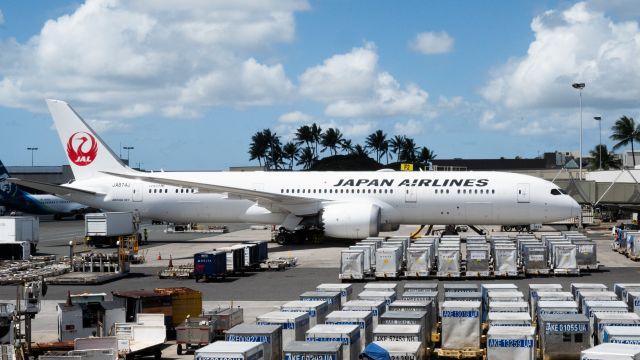 Boeing 787-9 Dreamliner (JA874J) - Parked at the gate at Honolulu.