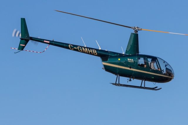 Robinson R-44 (C-GMHB)