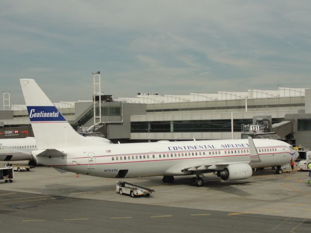 Boeing 737-900 (N75436)