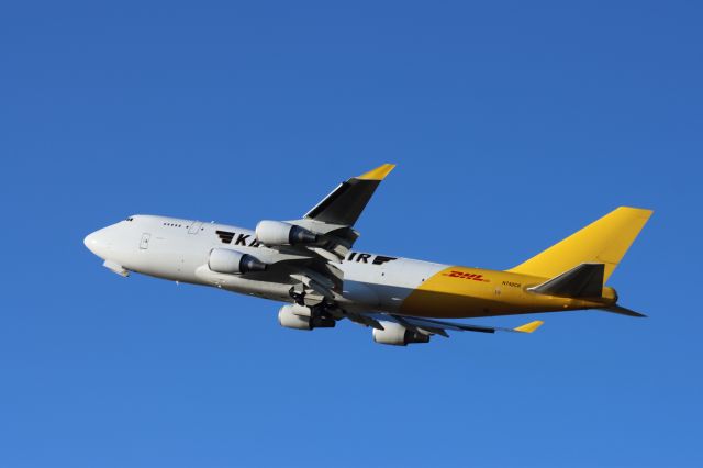 Boeing 747-400 (N740CK) - runway 27 departure