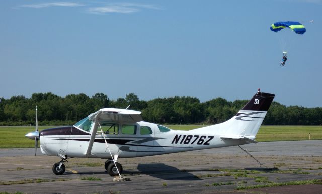 Cessna 205 (N1876Z) - Catching some tarmac time is this 1962 Cessna 205 Centurion in the Summer of 2023. 8/6/2023