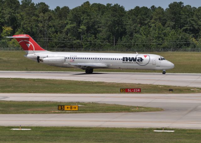 McDonnell Douglas DC-9-40 (N752NW)