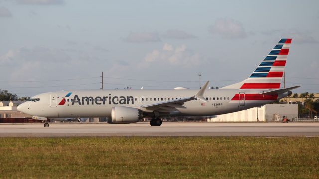 Boeing 737 MAX 8 (N326RP) - On the way to the runway on the evening of the 5th of October, 2018. This is a fairly new airplane and its A/W date is the 27th of August, 2018.
