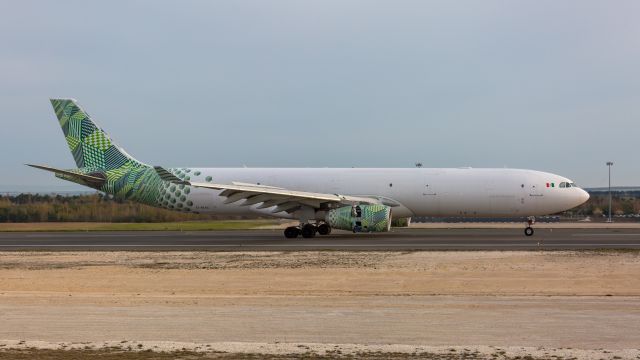 Airbus A330-300 (EI-MAE)
