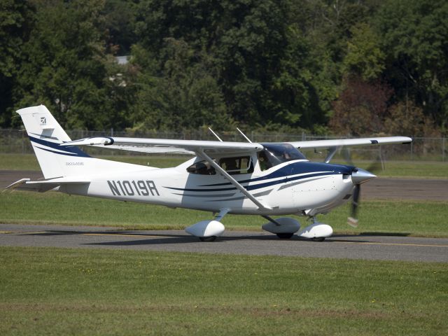 Cessna Skylane (N1019R)