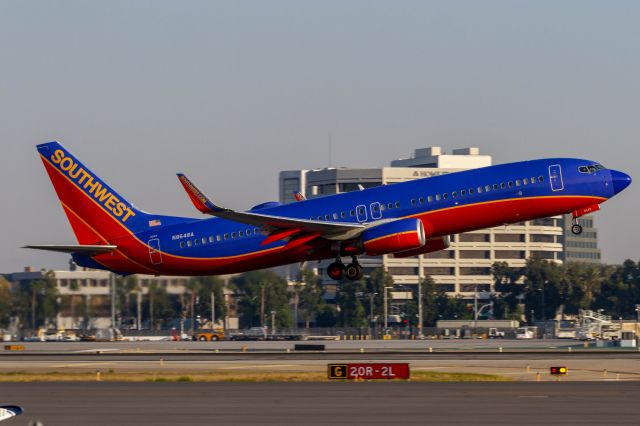 Boeing 737-800 (N8648A)