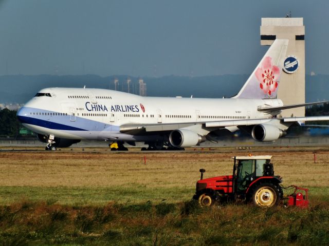 Boeing 747-400 (B-18211)