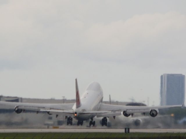 Boeing 747-400 (B-18707)