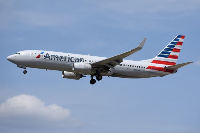 Boeing 737-800 (N990NN) - 5-5-23. Wish it was a real 990!