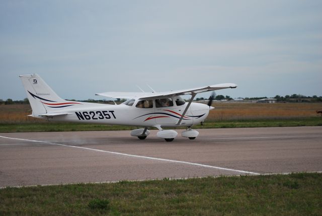 Cessna Skyhawk (N6235T) - A 2008 Cessna 172 Skyhawk with the Nav III package (G1000) owned by Southeastern Oklahoma State University.