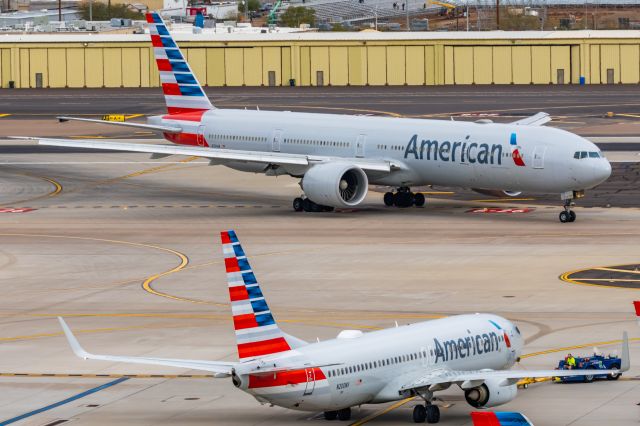 BOEING 777-300ER (N734AR) - An American Airlines 777-300ER taxiing at PHX on 2/14/23. Taken with a Canon R7 and Canon EF 100-400 II L lens.