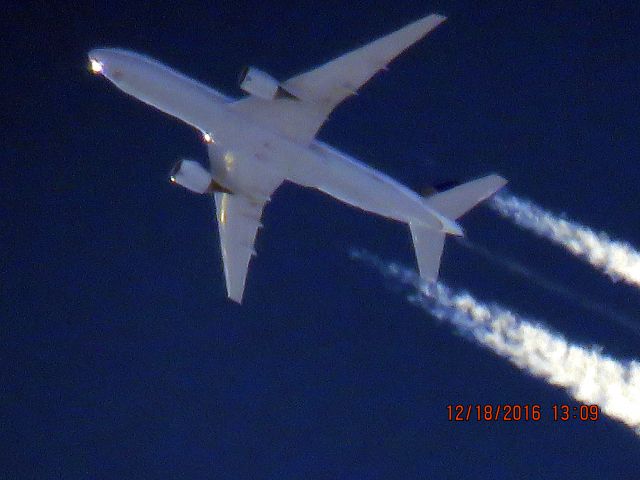 Boeing 777-200 (N209UA)