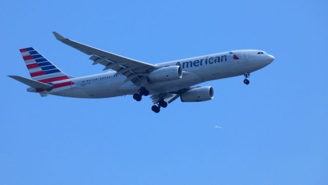 Airbus A330-200 (N280AY) - On final is this 2009 American Airlines Airbus A330-243 in the Spring of 2019.