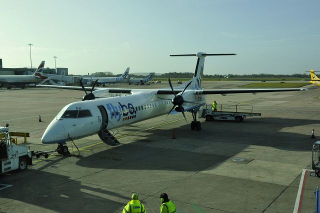 de Havilland Dash 8-400 (G-JEDV) - Flybe De Havilland Canada DHC-8-402Q Dash 8 G-JEDV in Manchester