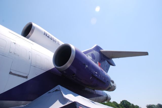 BOEING 727-200 (N236FE)