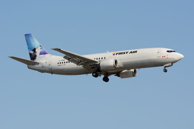 BOEING 737-400 (C-FFNF)