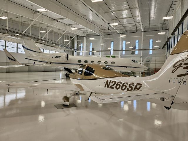 Cirrus SR-22 (N266SR)