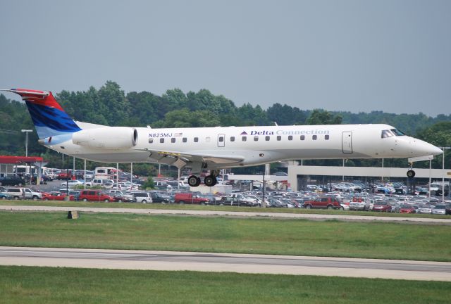 Embraer ERJ-145 (N825MJ) - 18C - 6/4/10