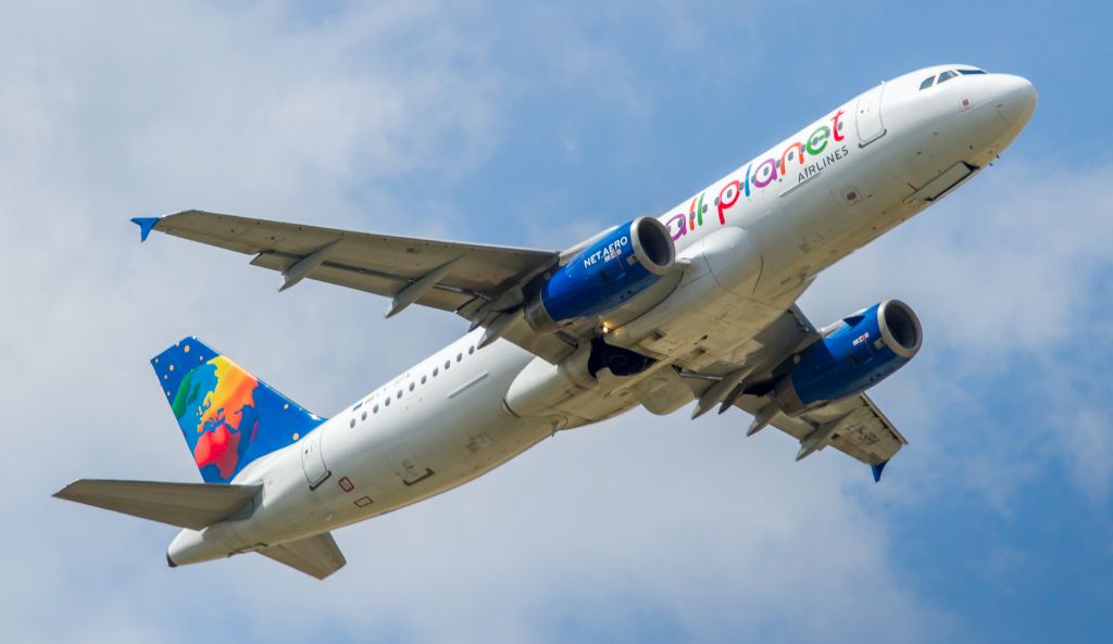 Airbus A320 (LY-SPA)