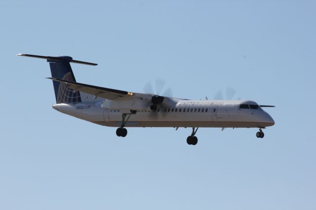 de Havilland Dash 8-400 (N502LX) - Former Frontier Q400 in new United livery.