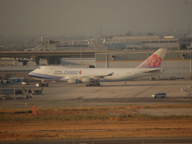 Boeing 747-400 (B-18711)