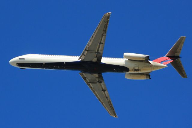 McDonnell Douglas DC-9-50 (N786NC) - Delta DC9-50 climbing out of Nashville