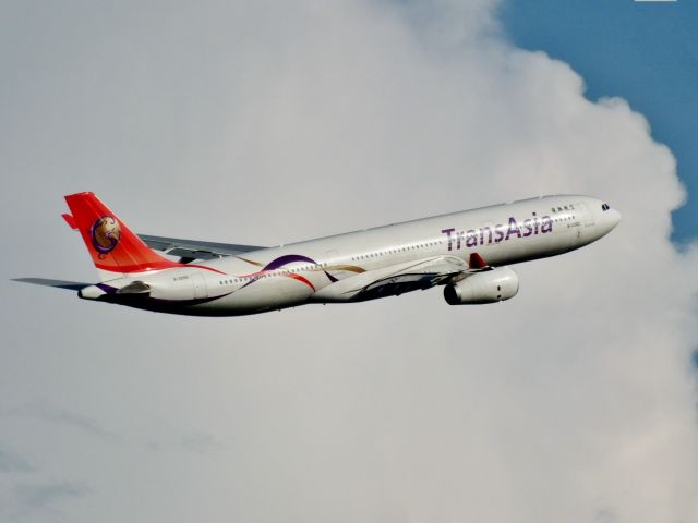 Airbus A330-300 (B-22102)