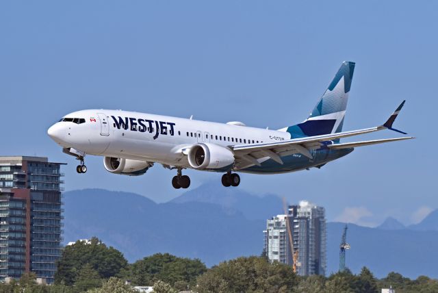 Boeing 737 MAX 8 (C-GTSW)