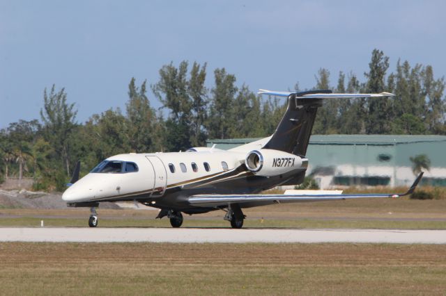 Embraer Phenom 300 (N377FX)