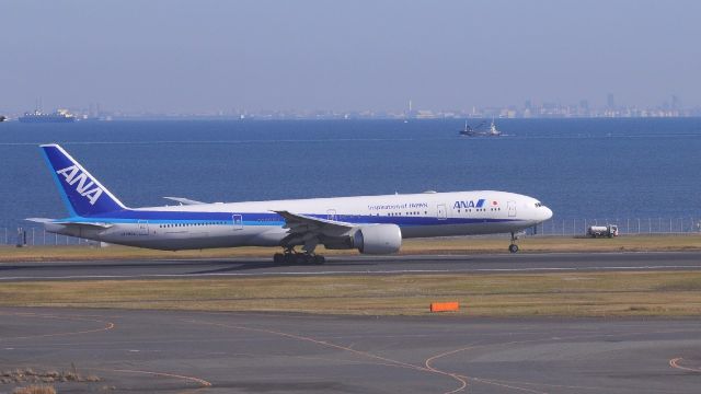 BOEING 777-300ER (JA795A)