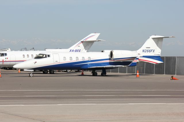 Learjet 60 (N266FX)