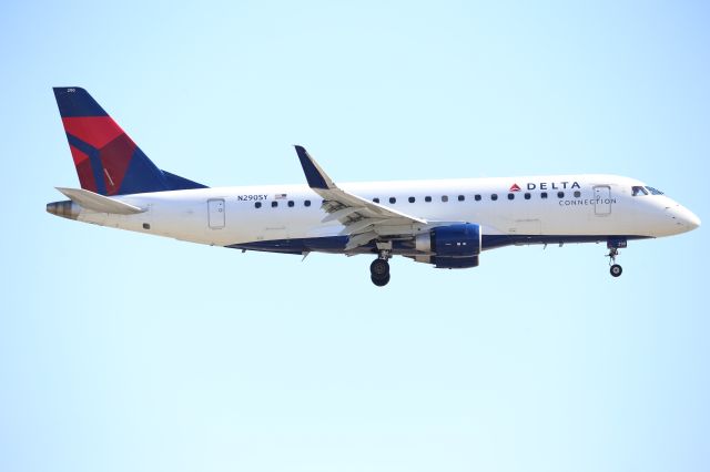 EMBRAER 175 (long wing) (N290SY)