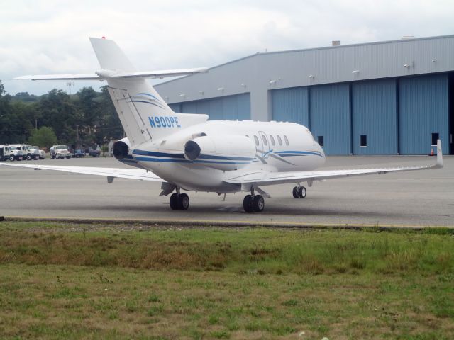 Hawker 800 (N900PE) - Nice business jet with a stand up cabin.