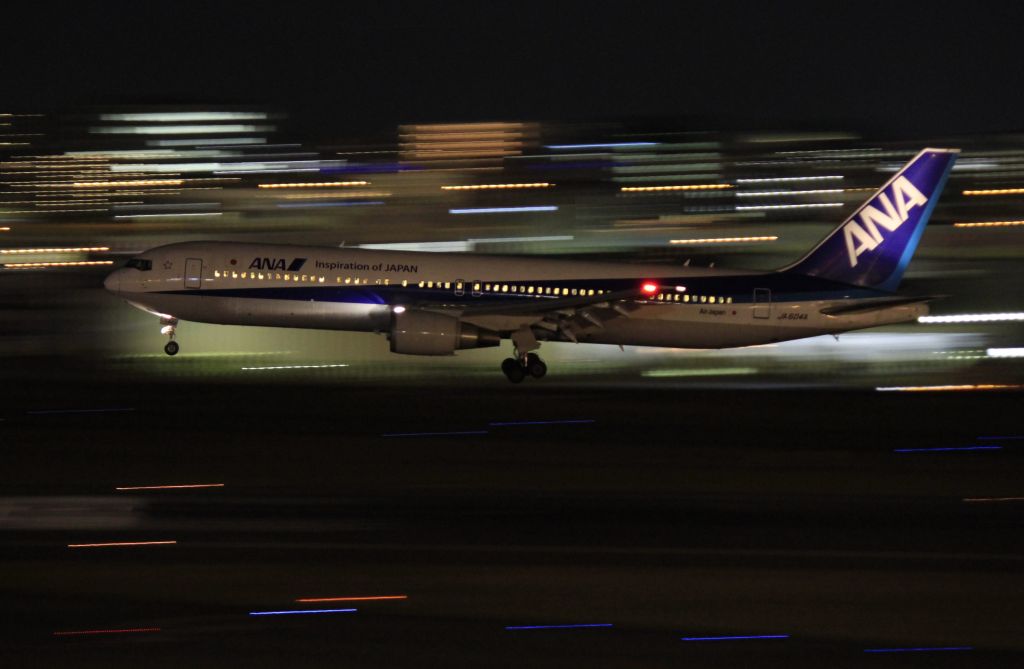 BOEING 767-300 (JA604A)