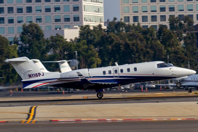 Learjet 40 (N116PJ)