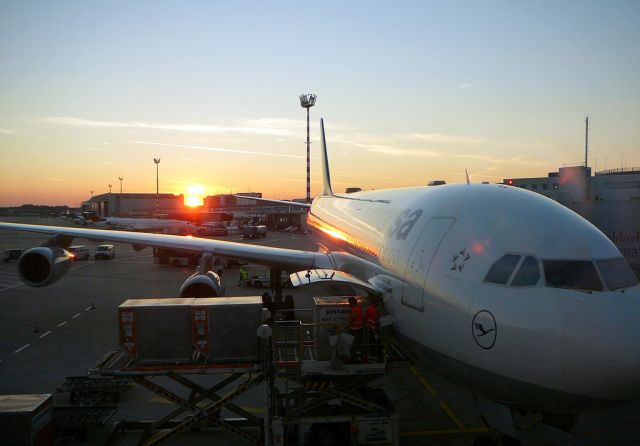 Airbus A340-300 —