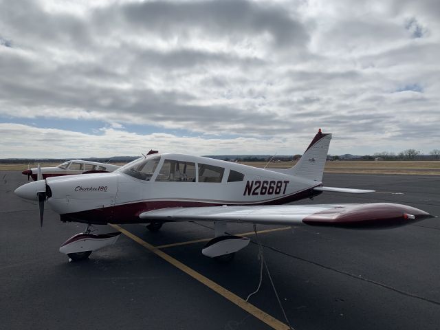 Piper Cherokee Arrow (N2668T)