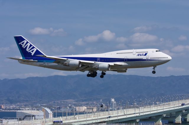 Boeing 747-400 (domestic, no winglets) (JA8963) - Kansai International Airport