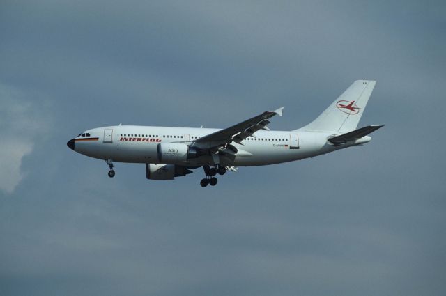 Airbus A310 (D-AOAA) - Final Approach to Narita Intl Airport Rwy34 on 1990/11/23