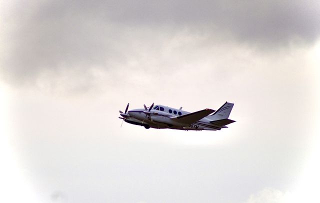 Beechcraft King Air 90 (N595TM)