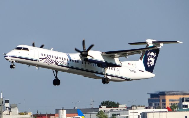 de Havilland Dash 8-400 (N427QX)